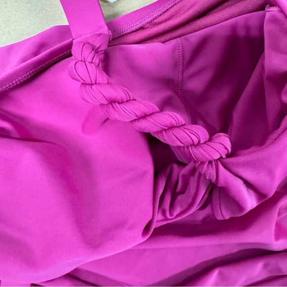 🌴FUCHSIA TWIST SHOULDER SWIMSUIT - Picture 6 of 8